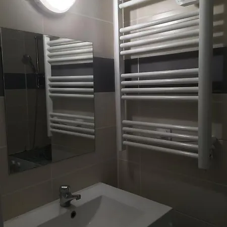 Charmant Studio Proche Gare/rer Massy Palaiseau מאסי